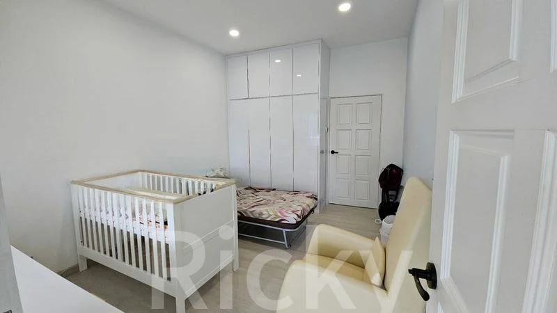 4 Bed Terraced House (Landed) for Sale in  Hougang Avenue 8 - Image 4