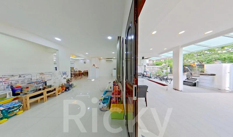 4 Bed Terraced House (Landed) for Sale in  Hougang Avenue 8 - Image 11
