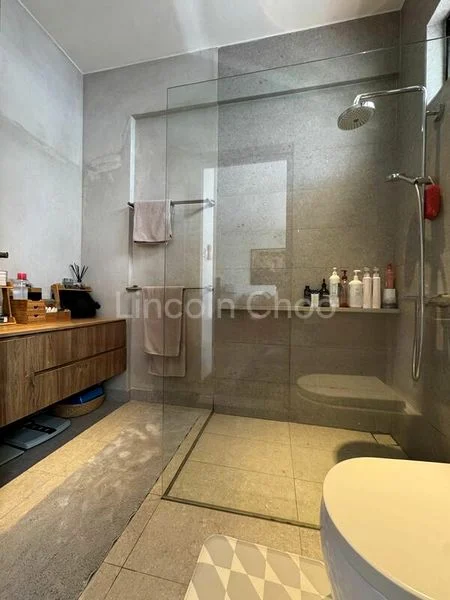 4+1 Bed Corner Terrace (Landed) for Sale in  Watten Estate - Image 5