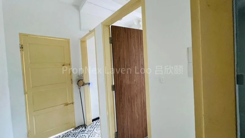 Freehold Industrial Office for Sale: near Macpherson - Image 5