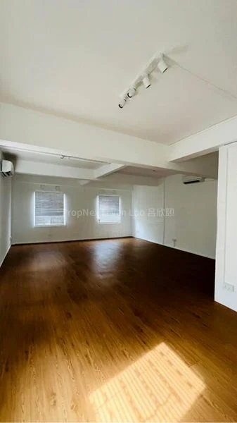 Freehold Industrial Office for Sale: near Macpherson - Image 9