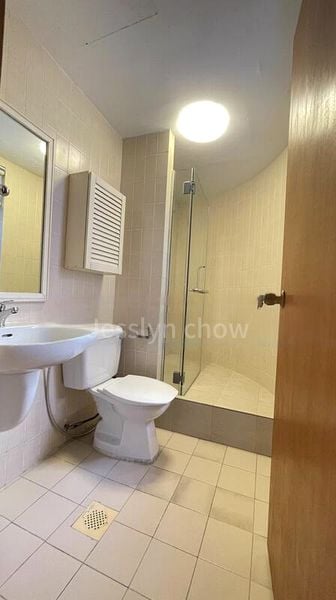 4 Bed Walk-up Apartment (Condo) for Rent in  Balmoral Park - Image 4