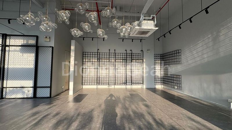 Meissa: 1,200 Sq Ft Shop, 2,500 Sq Ft Complex on 1st Street - Image 8