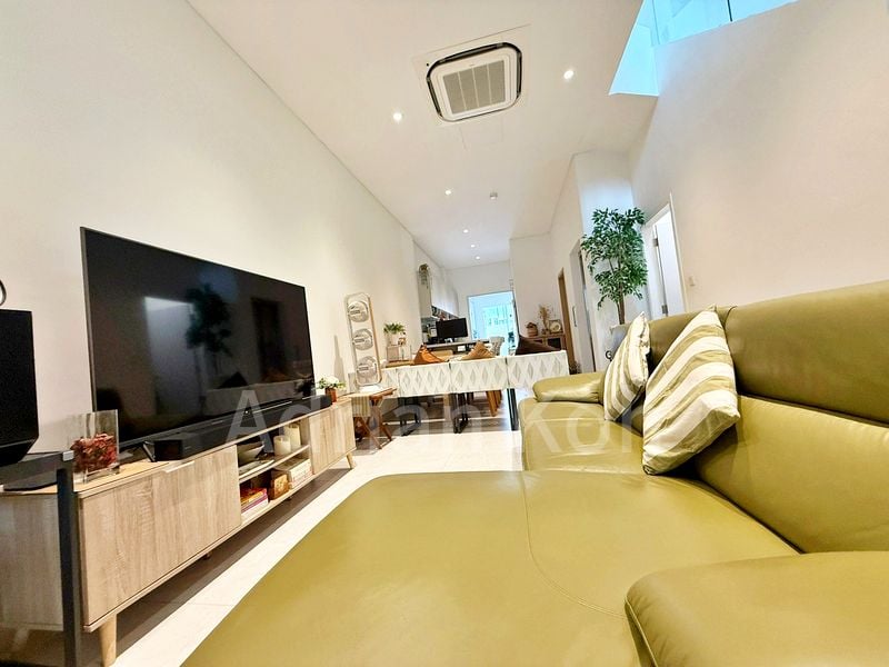 5 Bed Terraced House (Landed) for Sale in  Opera Estate - Image 2
