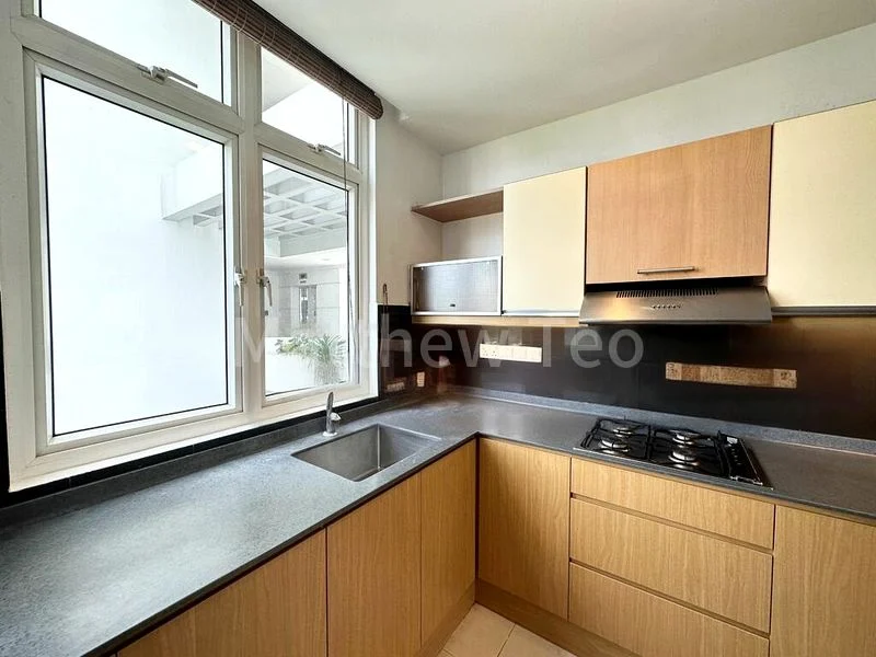 3 Bed Condo for Rent in  The Balmoral Spring - Image 12