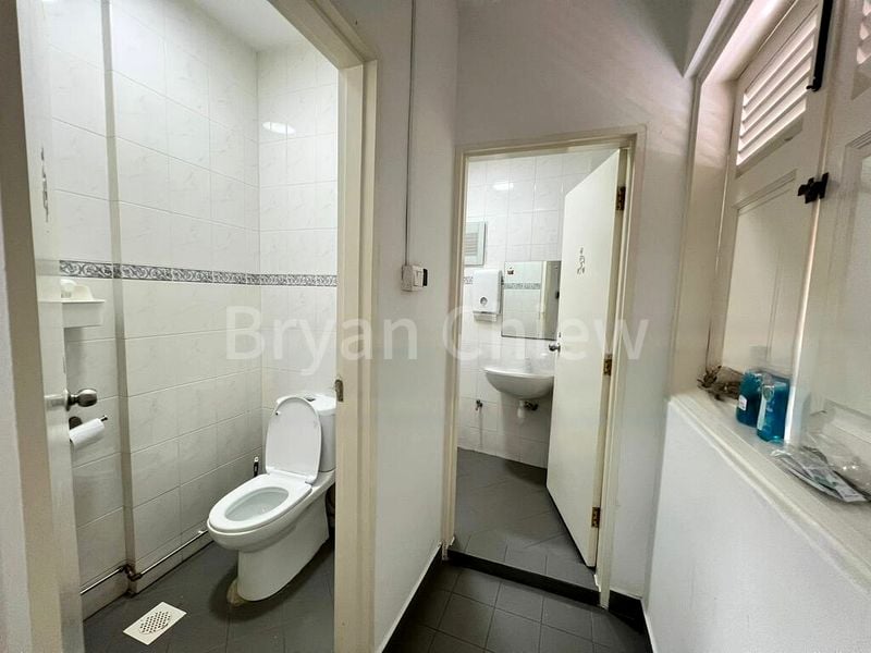 Shop / Shophouse for Rent: Amoy Street - Suits Various Trades - Image 1