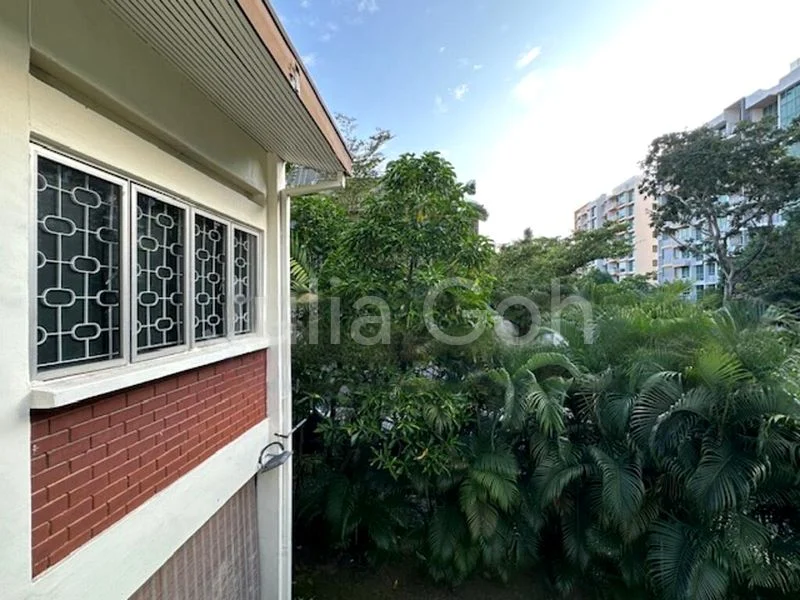 5 Bed Semi-Detached House (Landed) for Sale in  Stratford Court - Image 2