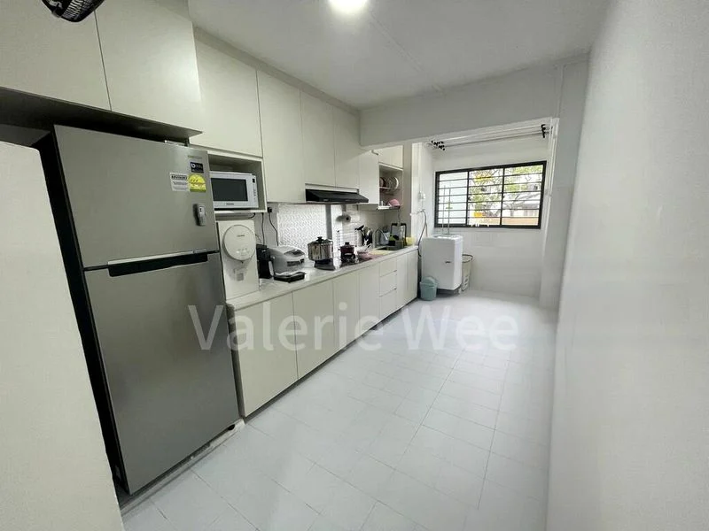 Room (HDB) for Rent in 410 Pandan Gardens - Image 1