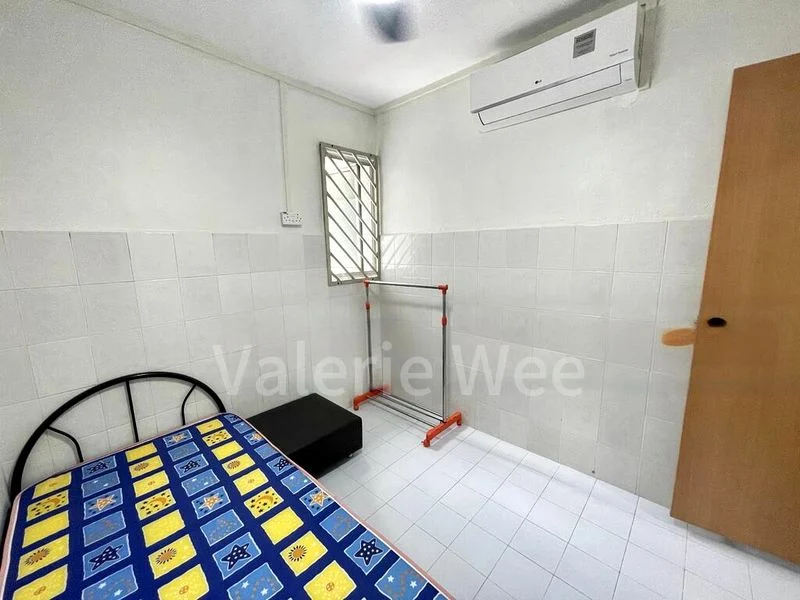 Room (HDB) for Rent in 410 Pandan Gardens - Image 4
