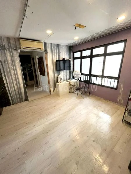 4 Room (4A) HDB for Sale in 89 Tanglin Halt Road - Image 2