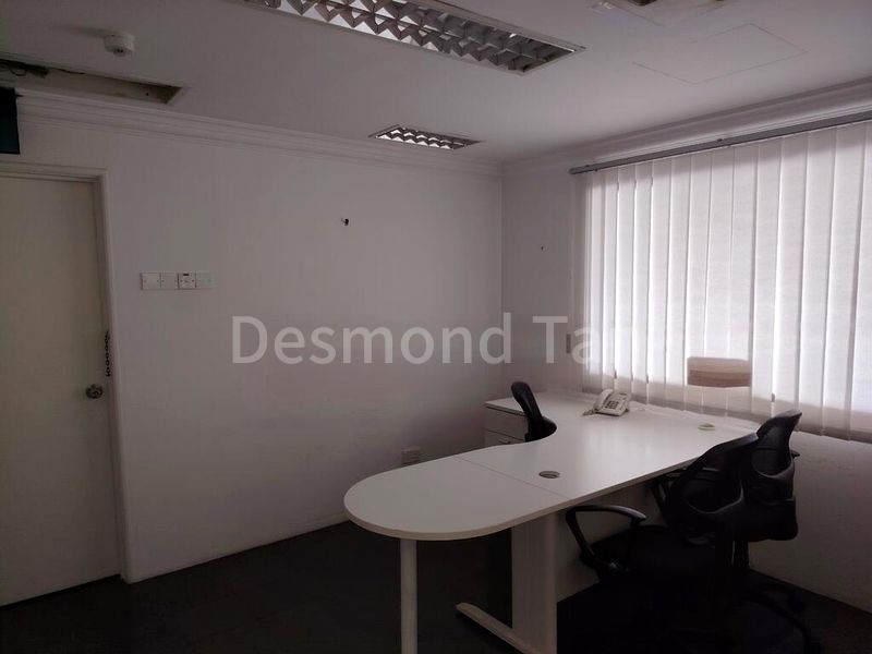 Light Industrial (B1) for Rent: Apico Industrial Building - Image 9