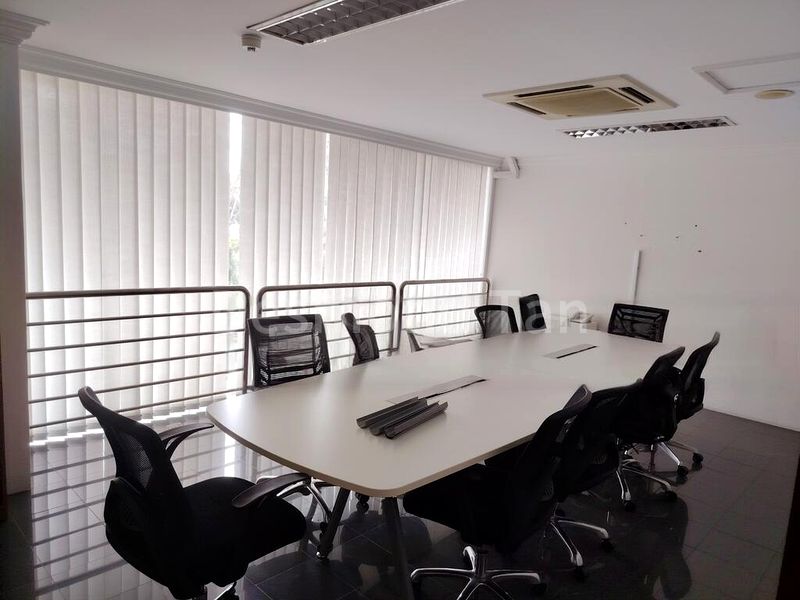 Light Industrial (B1) for Rent: Apico Industrial Building - Image 11