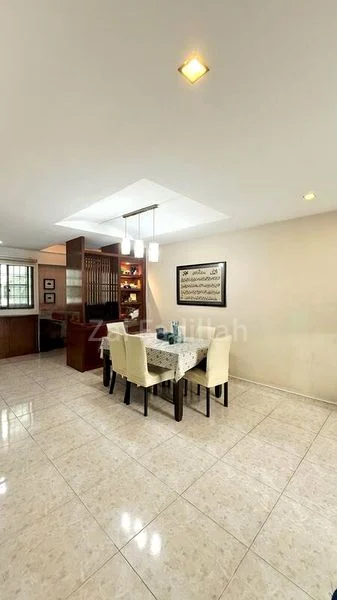 Executive HDB for Sale in  893 Tampines Avenue 8 - Image 2