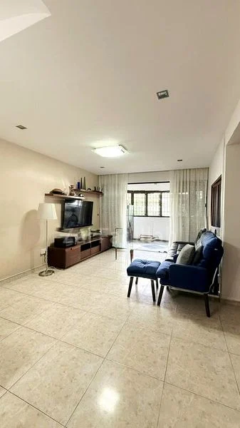 Executive HDB for Sale in  893 Tampines Avenue 8 - Image 3