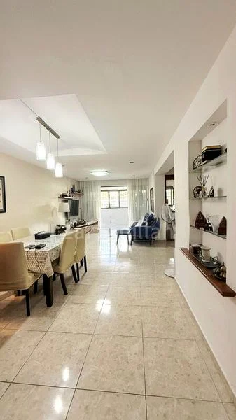 Executive HDB for Sale in  893 Tampines Avenue 8 - Image 1