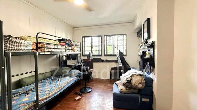 Executive HDB for Sale in  893 Tampines Avenue 8 - Image 7