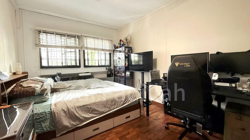 Executive HDB for Sale in  893 Tampines Avenue 8 - Image 9