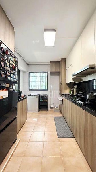 Executive HDB for Sale in  893 Tampines Avenue 8 - Image 5