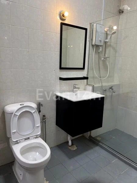 Master Room (Condo) for Rent in Kum Hing Court - Image 4