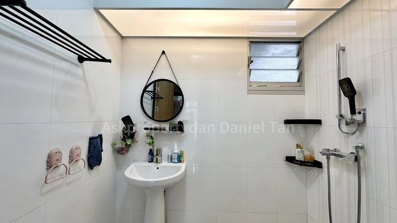 5 Room (5I) HDB for Sale in  439A Bukit Batok West Avenue 8 - Image 3