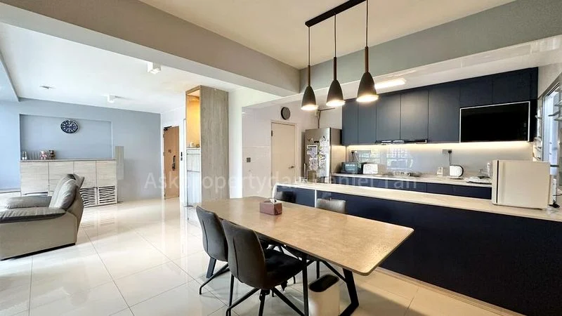 5 Room (5I) HDB for Sale in  439A Bukit Batok West Avenue 8 - Image 6