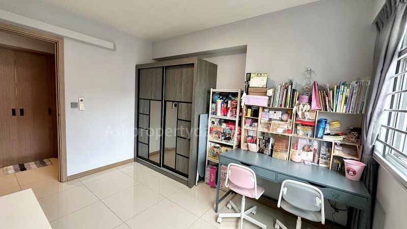 5 Room (5I) HDB for Sale in  439A Bukit Batok West Avenue 8 - Image 7