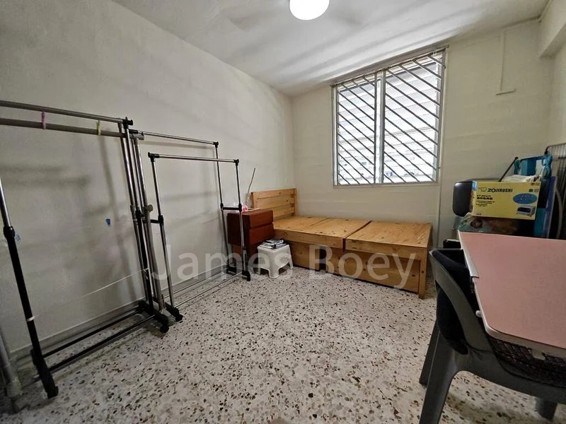 3 Room (3I) HDB for Sale in  166 Stirling Road - Image 2