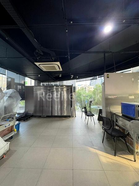 Light Industrial (B1) for Sale: The Commerze @ Irving - Image 4