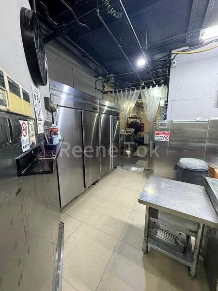 Light Industrial (B1) for Sale: The Commerze @ Irving - Image 2