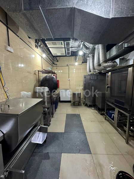 Light Industrial (B1) for Sale: The Commerze @ Irving - Image 1