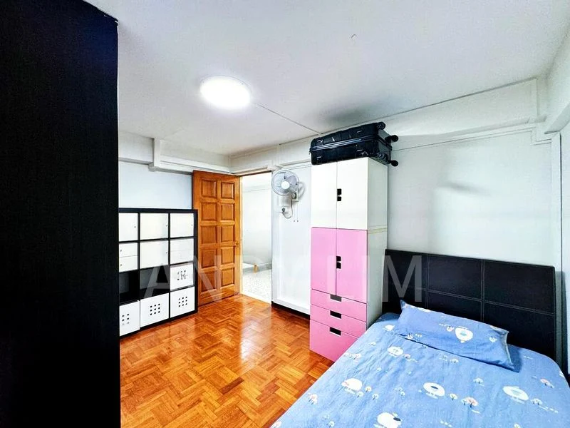 3 Room (3I) HDB for Rent in  129 Bukit Merah View - Image 2