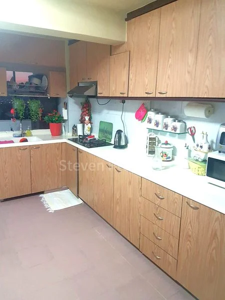 Common Room (HDB) for Rent in  2 Hougang Avenue 3 - Image 4