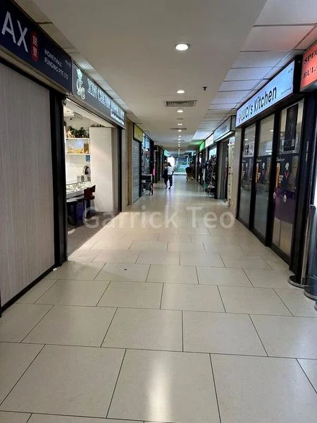 Shop / Shophouse for Sale: Lucky Plaza - Image 2