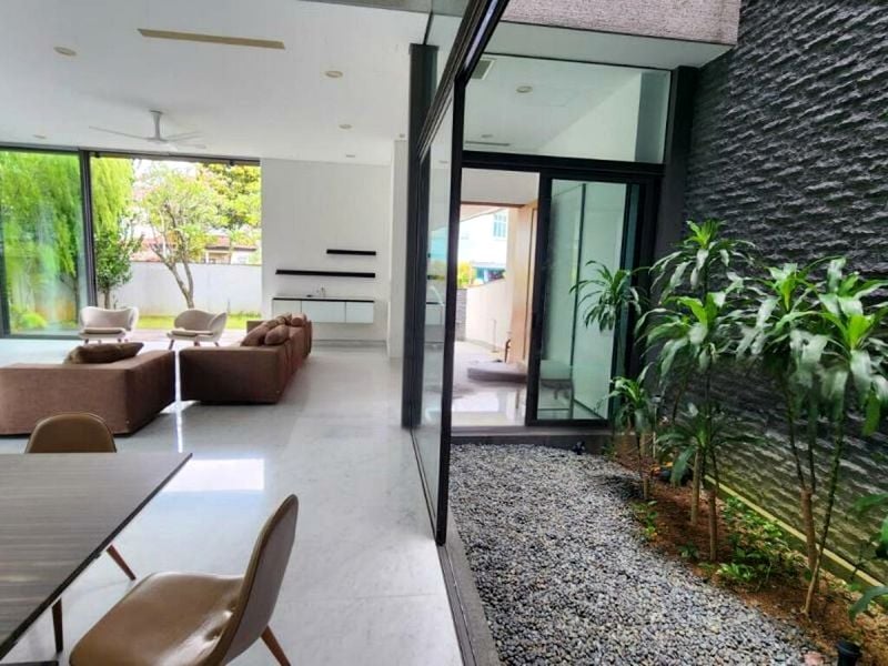 6 Bed Semi-Detached House (Landed) for Sale in  Watten Estate - Image 2