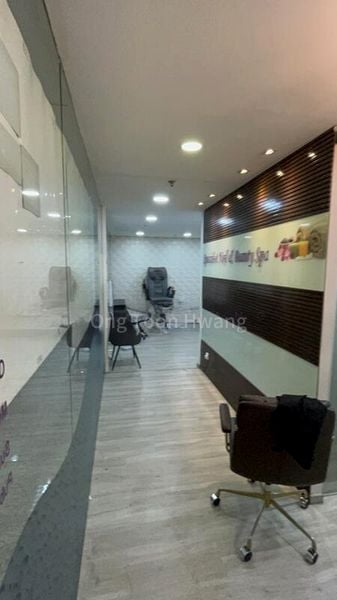 Other Retail for Rent: Far East Shopping Centre - Image 2