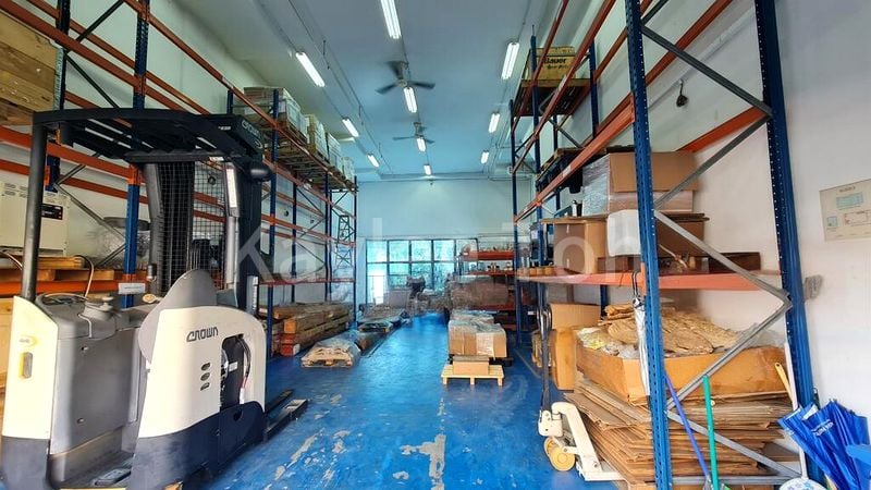 Light Industrial (B1) for Rent: Tradehub 21 - Image 1