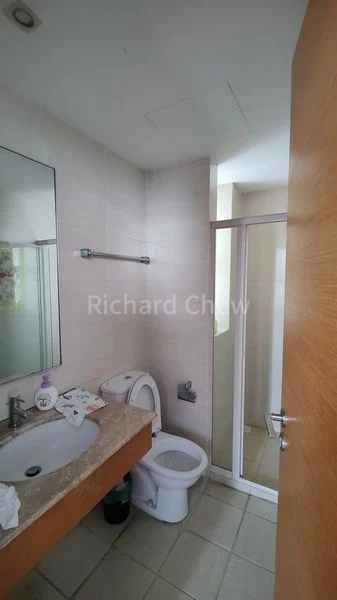 2+1 Bed Condo for Sale in  The Lakeshore - Image 2