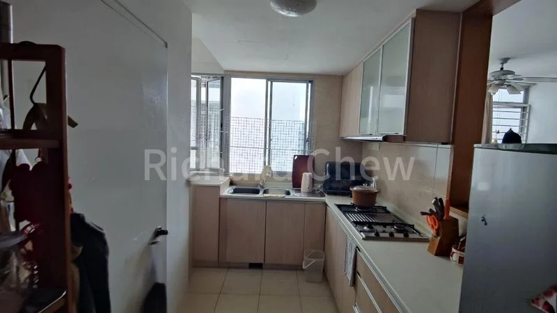 2+1 Bed Condo for Sale in  The Lakeshore - Image 5