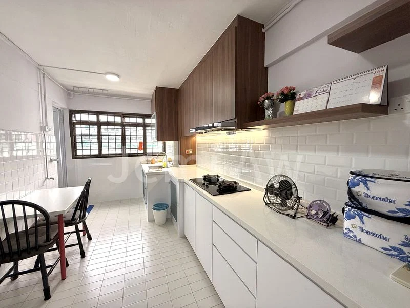 3 Room (3I) HDB for Sale in  171 Bishan Street 13 - Image 1