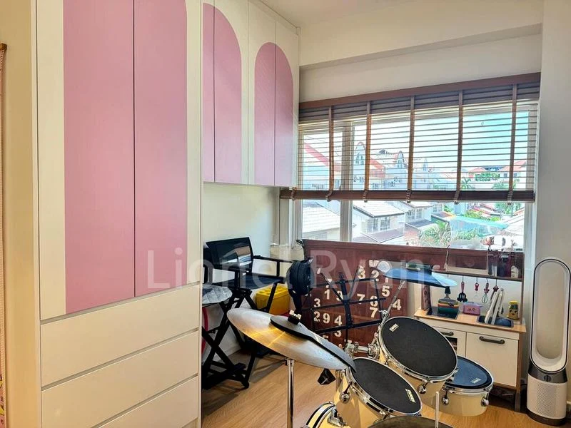 4 Bed Terraced House (Landed) for Sale in Jalan Angin Laut - Image 2
