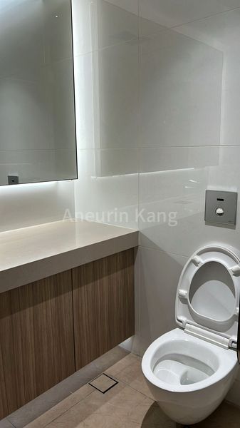 Office for Rent in  Centennial Tower - Image 7