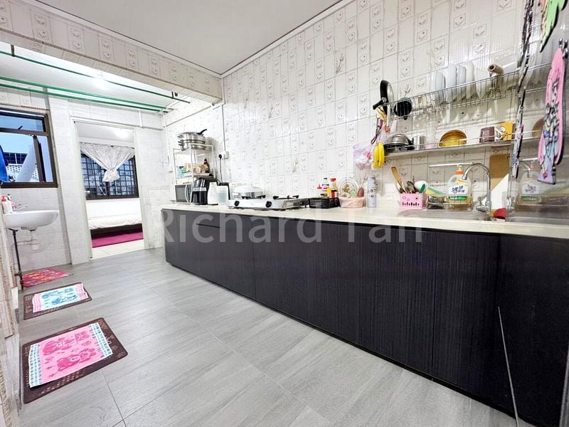 3 Room (3I) HDB for Sale in 98 Lorong 1 Toa Payoh - Image 2