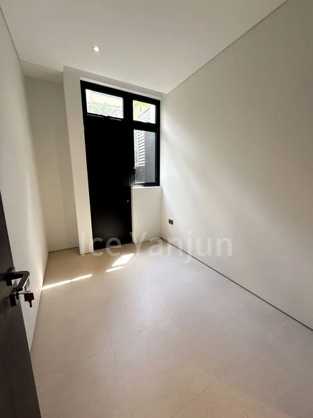 5+1 Bed Terraced House (Landed) for Sale in  Jalan Elok - Image 15