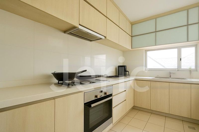 5 Bed Condo for Sale in  The Lucent - Image 3