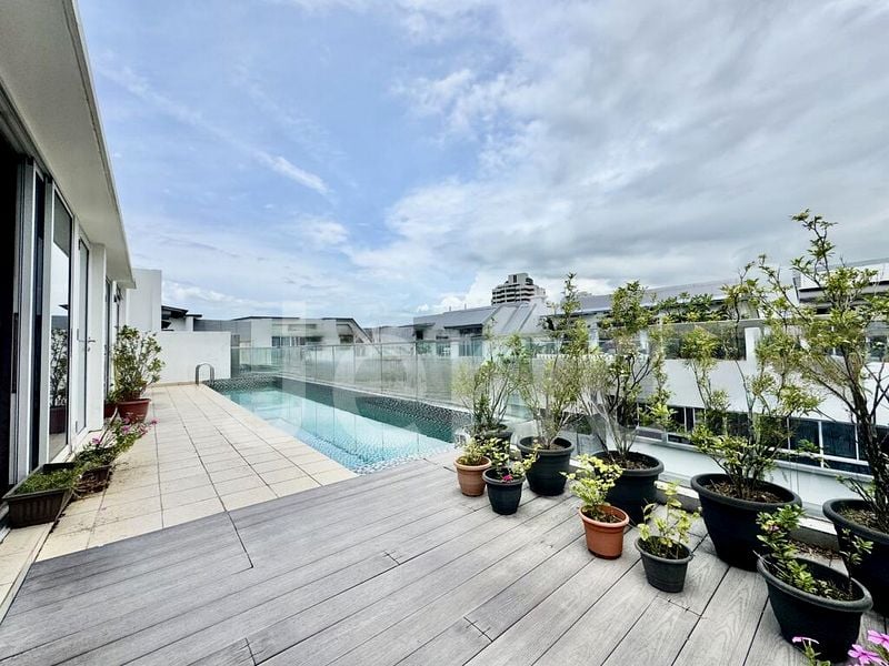 5 Bed Condo for Sale in  The Lucent - Image 1