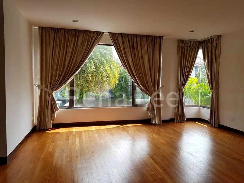 6 Bed Bungalow (Landed) for Sale in  Grove Drive - Image 3