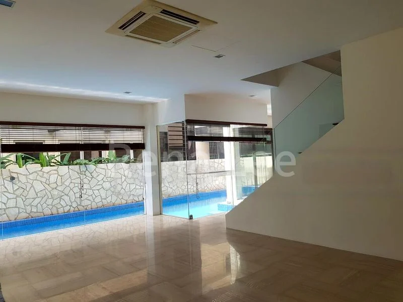 6 Bed Bungalow (Landed) for Sale in  Grove Drive - Image 6