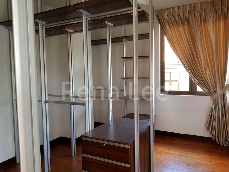 6 Bed Bungalow (Landed) for Sale in  Grove Drive - Image 16