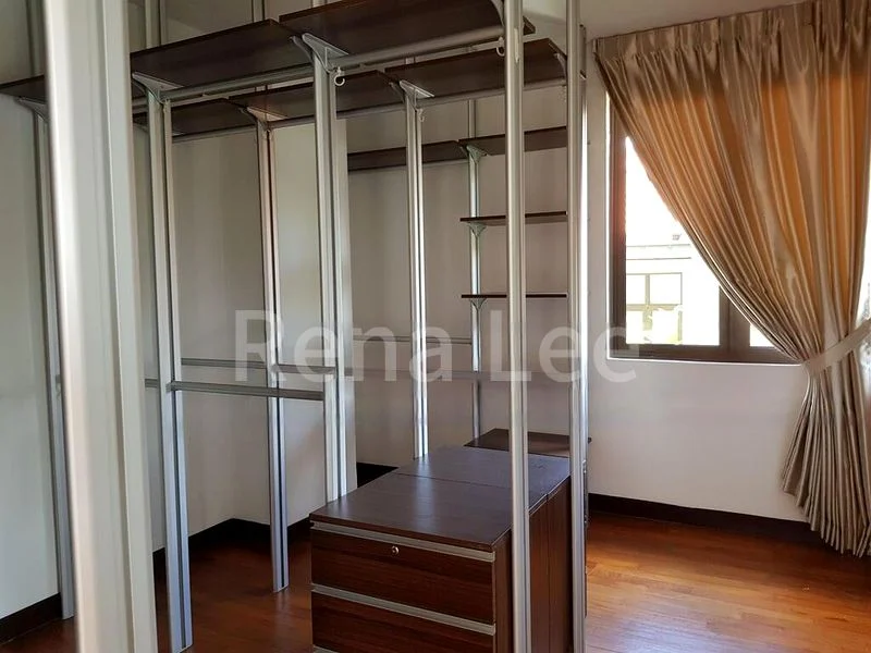 6 Bed Bungalow (Landed) for Sale in  Grove Drive - Image 4