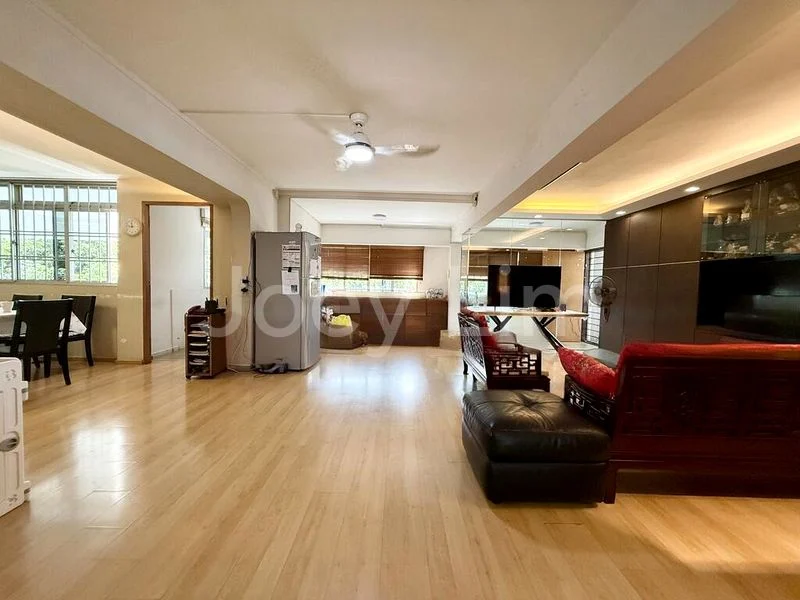 Jumbo HDB for Sale in  460 Tampines Street 42 - Image 5